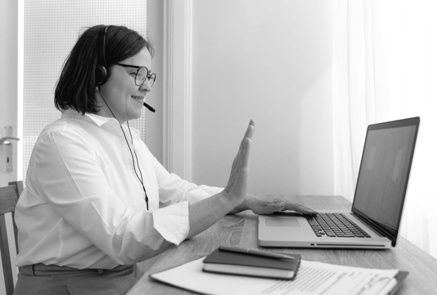 Geschäftsleute in konstruktiver Diskussion